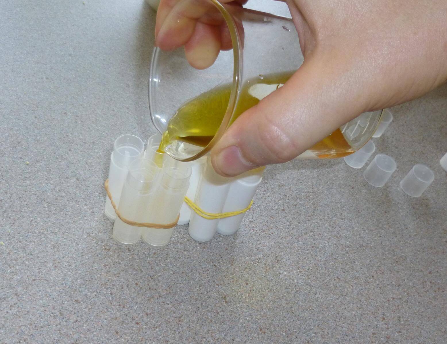 Sådan laver du dine første læbepomader