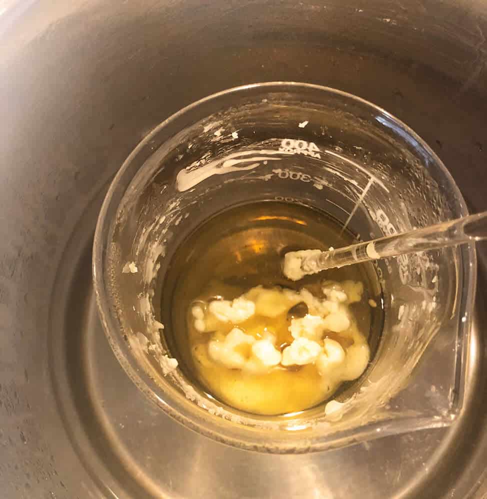 Smelt dine egne naturlige bivokslys