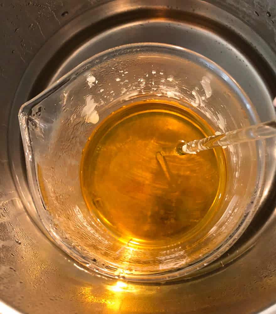 Smelt dine egne naturlige bivokslys