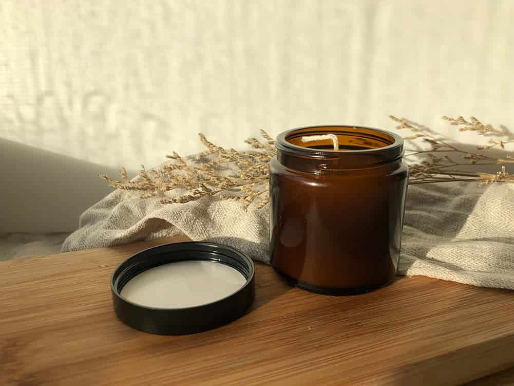 Smelt selv bivokslys med duft i ferien